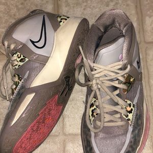 Girls Kyrie Irving Basketball Shoes